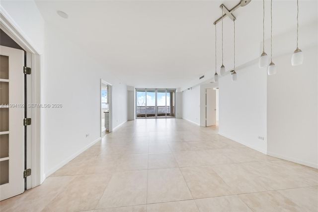 848 Brickell Key Dr 2702, Miami, FL 33131