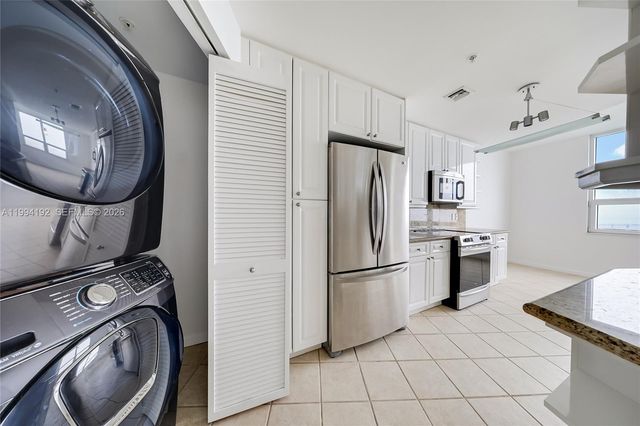 848 Brickell Key Dr 2702, Miami, FL 33131