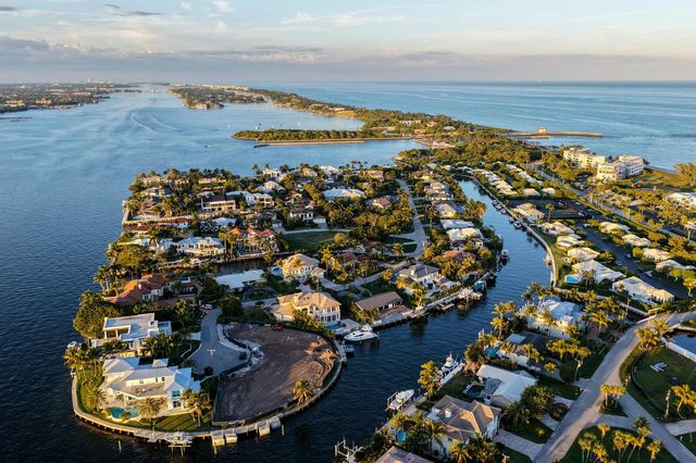 92 Island Drive S, Ocean Ridge, FL 33435