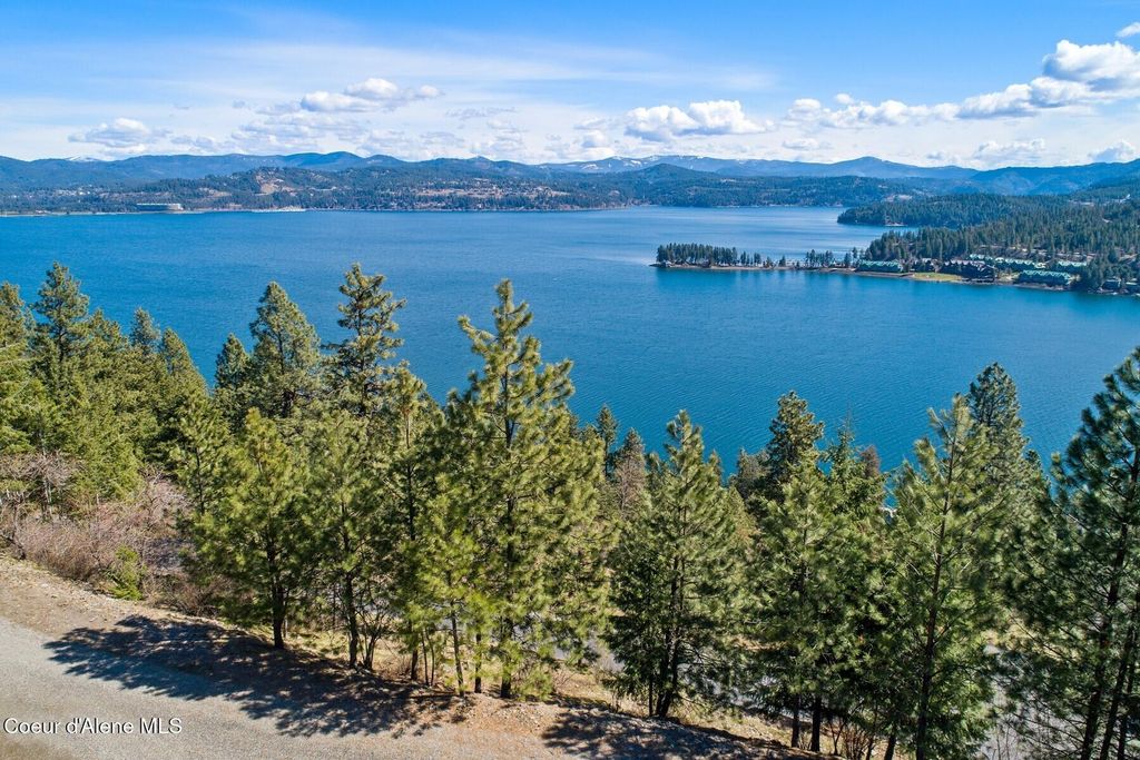 4926 S Scenic Dr, Coeur D'alene, ID 83814