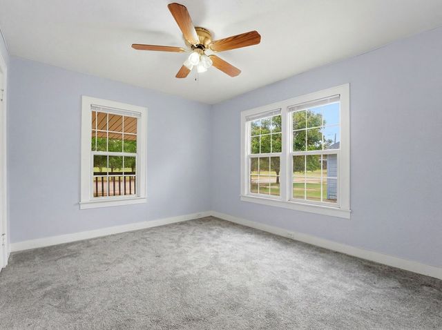929 Golf St, Kerrville, TX 78028