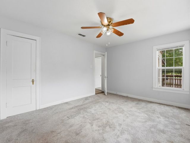929 Golf St, Kerrville, TX 78028