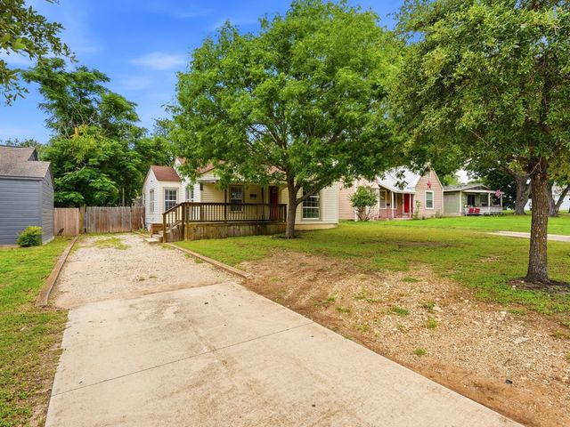 929 Golf St, Kerrville, TX 78028