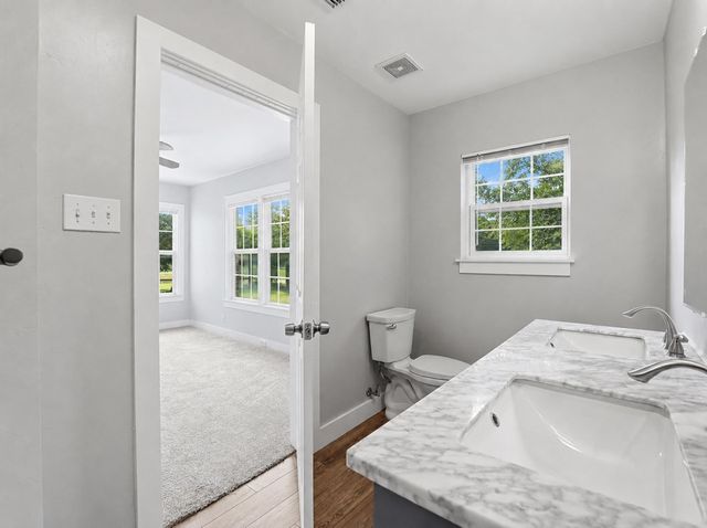 929 Golf St, Kerrville, TX 78028