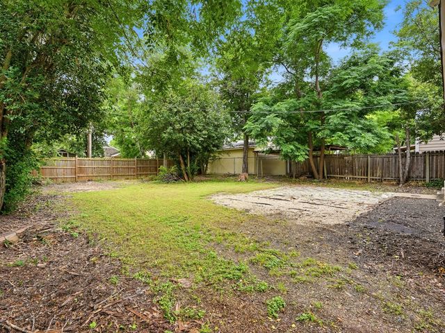 929 Golf St, Kerrville, TX 78028