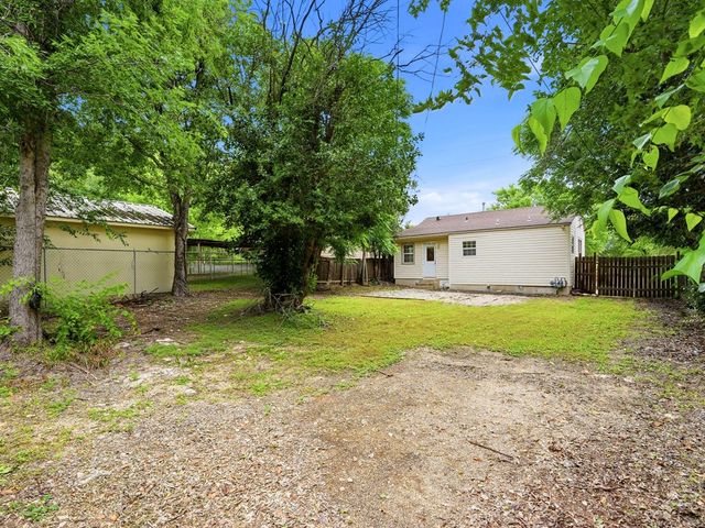 929 Golf St, Kerrville, TX 78028