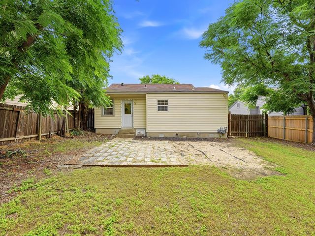 929 Golf St, Kerrville, TX 78028