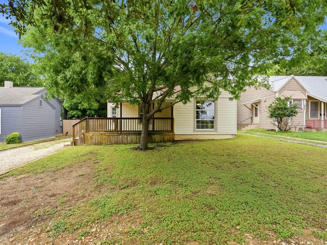 929 Golf St, Kerrville, TX 78028