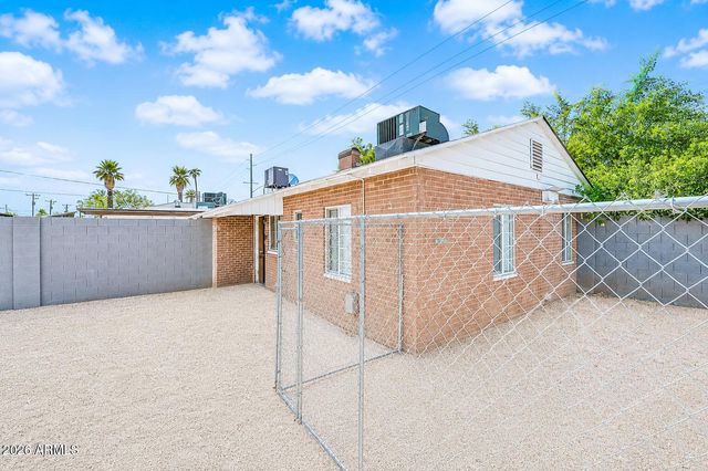 2711 N 7TH Street, Phoenix, AZ 85006