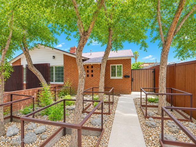 2711 N 7TH Street, Phoenix, AZ 85006