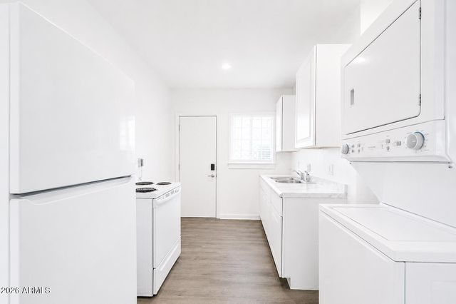 2711 N 7TH Street, Phoenix, AZ 85006