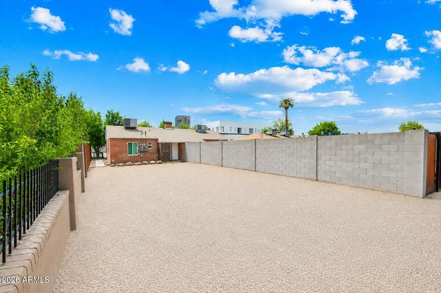 2711 N 7TH Street, Phoenix, AZ 85006