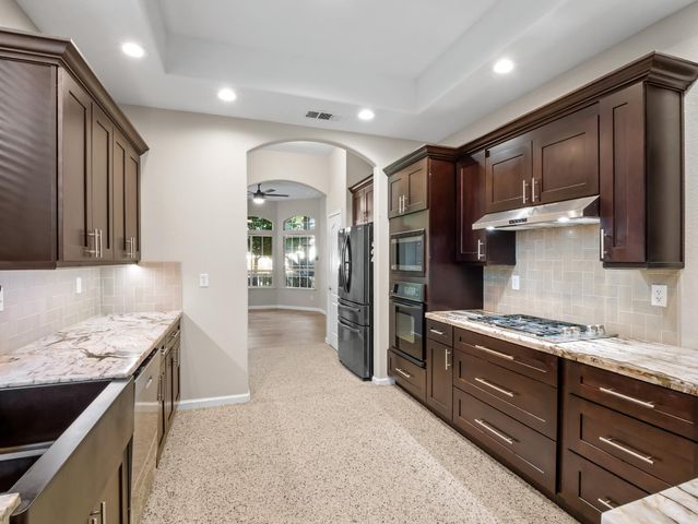 852 N Cherry Lane, Clovis, CA 93611