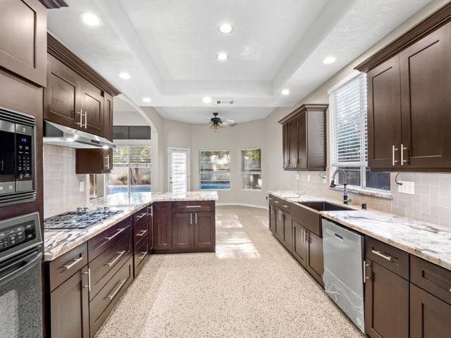 852 N Cherry Lane, Clovis, CA 93611