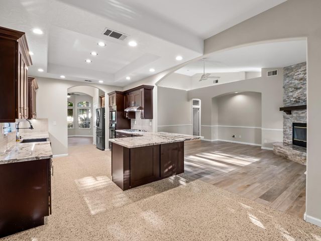 852 N Cherry Lane, Clovis, CA 93611