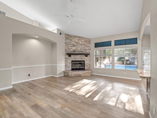 852 N Cherry Lane, Clovis, CA 93611