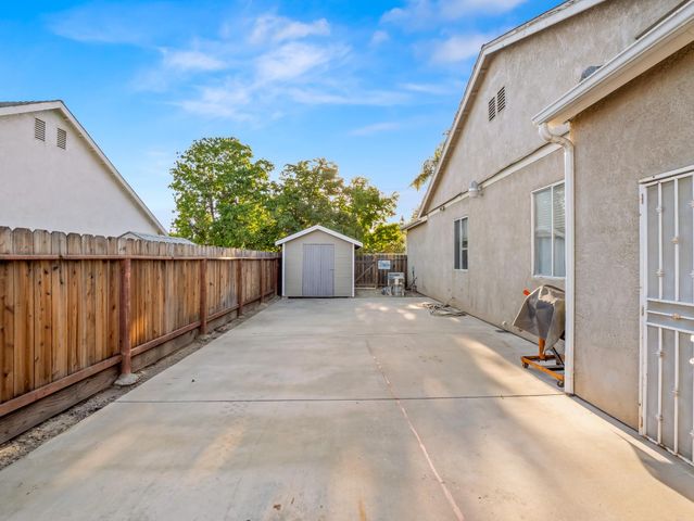 852 N Cherry Lane, Clovis, CA 93611