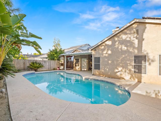 852 N Cherry Lane, Clovis, CA 93611