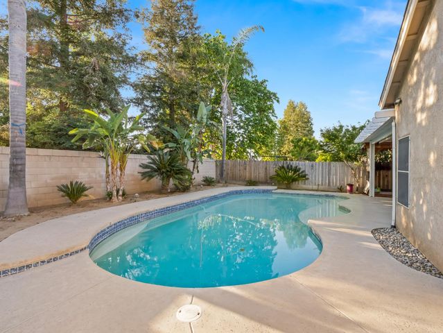 852 N Cherry Lane, Clovis, CA 93611