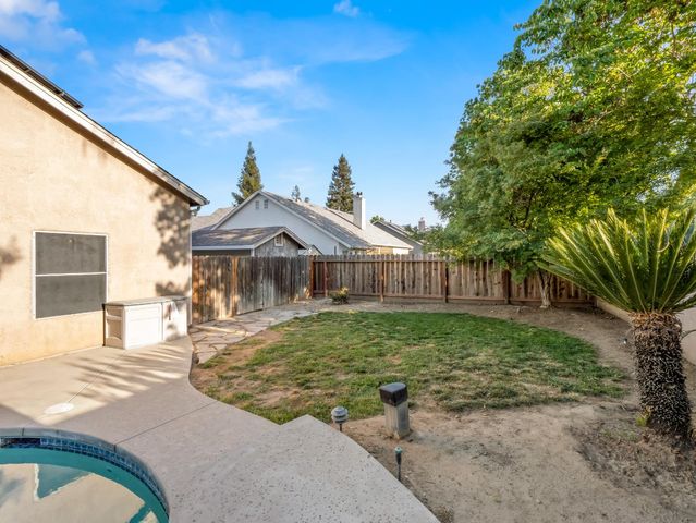 852 N Cherry Lane, Clovis, CA 93611
