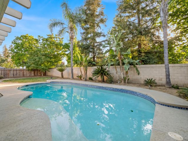 852 N Cherry Lane, Clovis, CA 93611