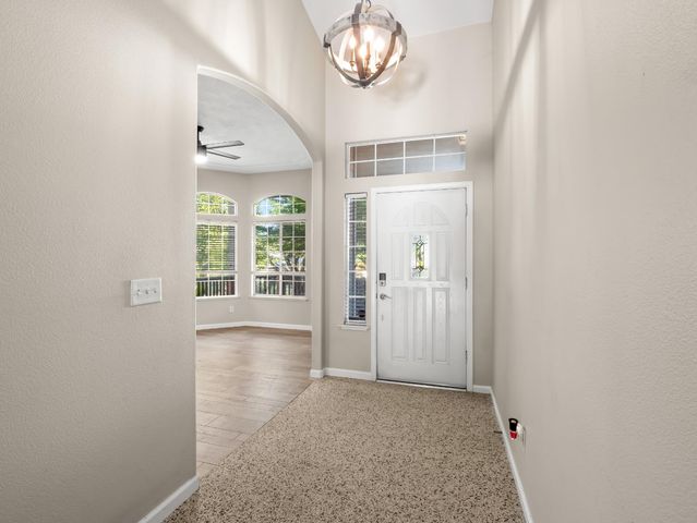 852 N Cherry Lane, Clovis, CA 93611