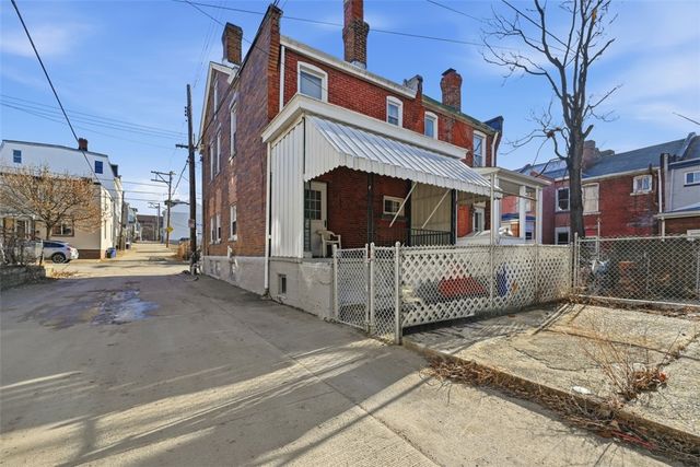 352 39th St, Lawrenceville, PA 15201