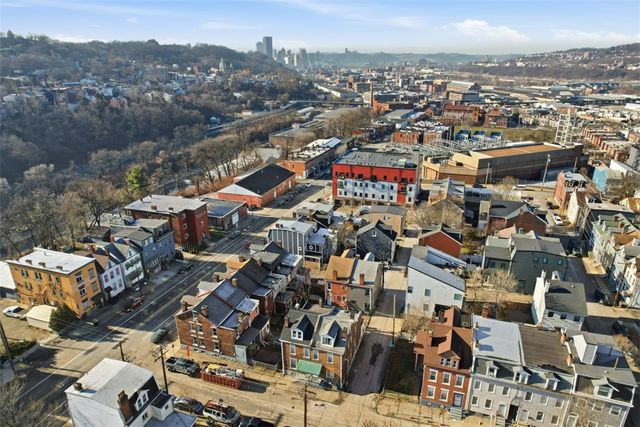 352 39th St, Lawrenceville, PA 15201