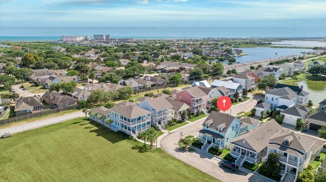 13 Sunrise Row, Galveston, TX 77554
