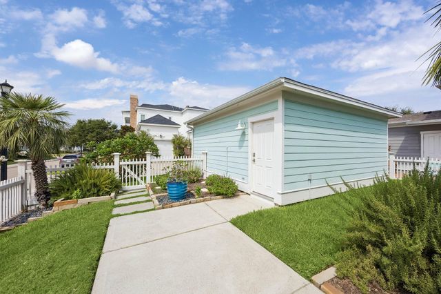 13 Sunrise Row, Galveston, TX 77554