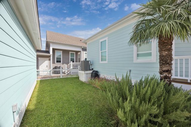 13 Sunrise Row, Galveston, TX 77554