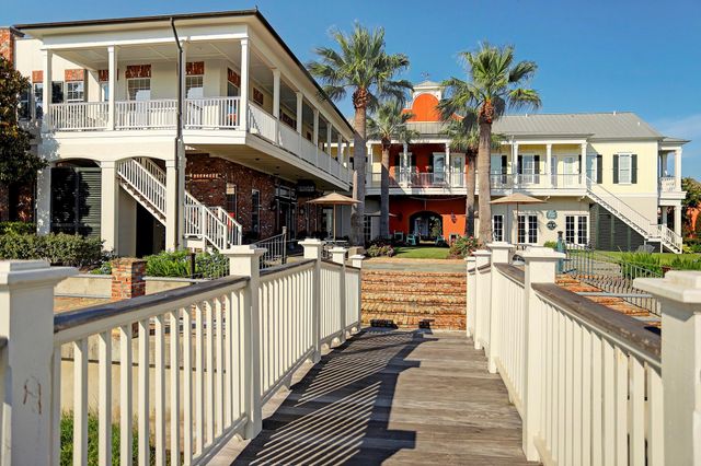 13 Sunrise Row, Galveston, TX 77554