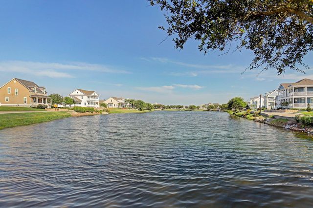 13 Sunrise Row, Galveston, TX 77554