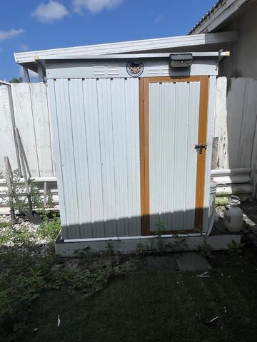 7681 NW 178th Ter, Hialeah, FL 33015
