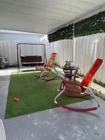 7681 NW 178th Ter, Hialeah, FL 33015