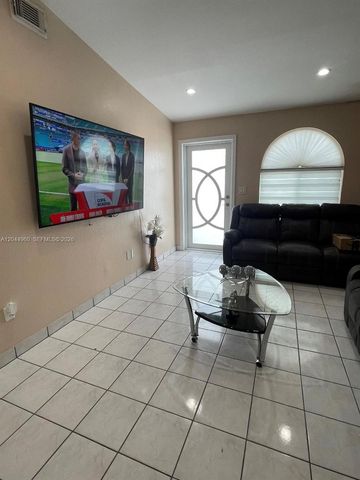 7681 NW 178th Ter, Hialeah, FL 33015