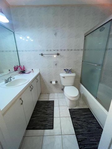 7681 NW 178th Ter, Hialeah, FL 33015