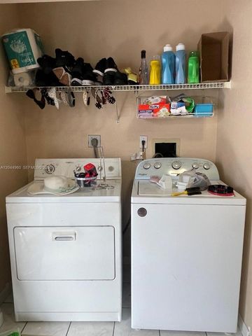 7681 NW 178th Ter, Hialeah, FL 33015