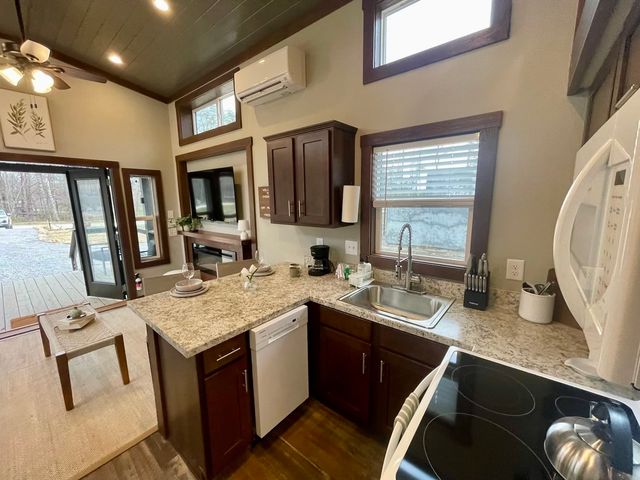 122 Hemlock Cv, Tracy City, TN 37387