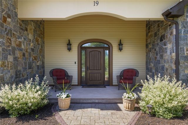 19 Blacksburt Court, North Kingstown, RI 02874