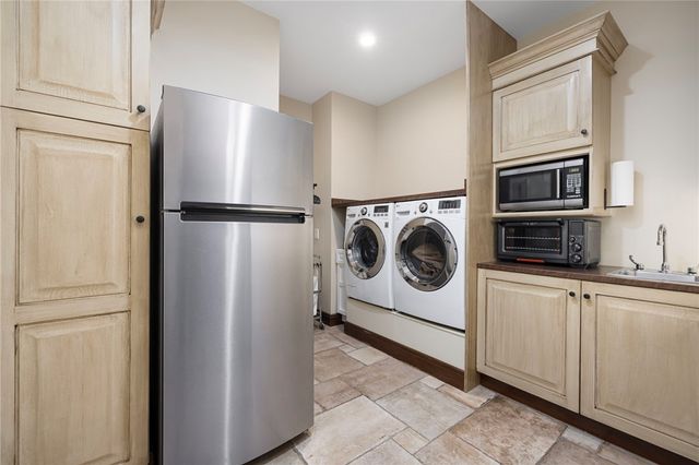 19 Blacksburt Court, North Kingstown, RI 02874