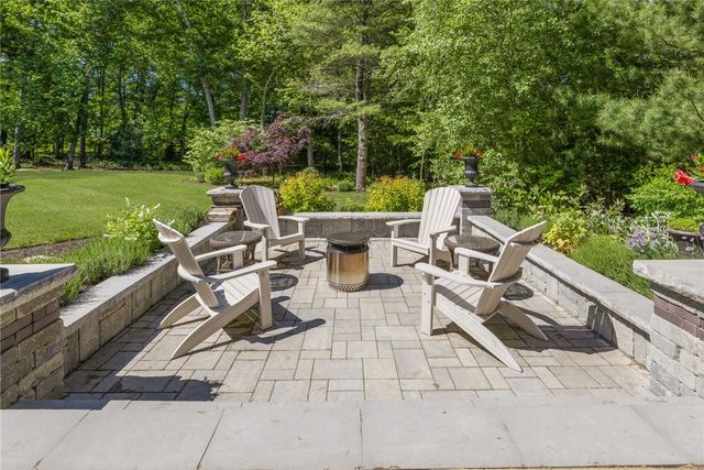 19 Blacksburt Court, North Kingstown, RI 02874