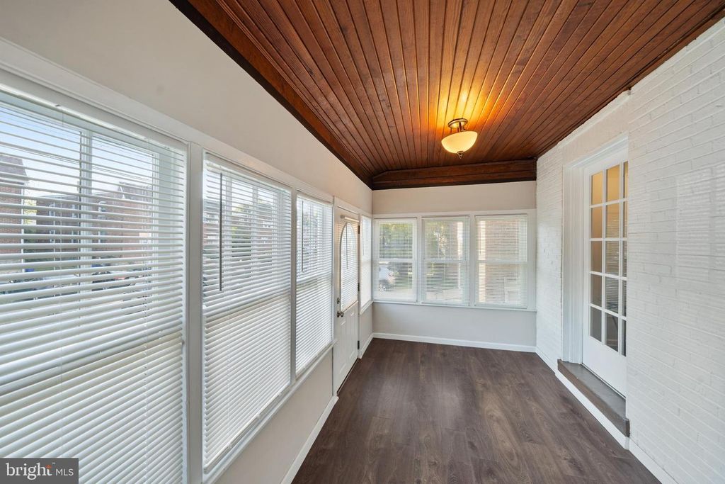 261 E AVON RD, Brookhaven, PA 19015