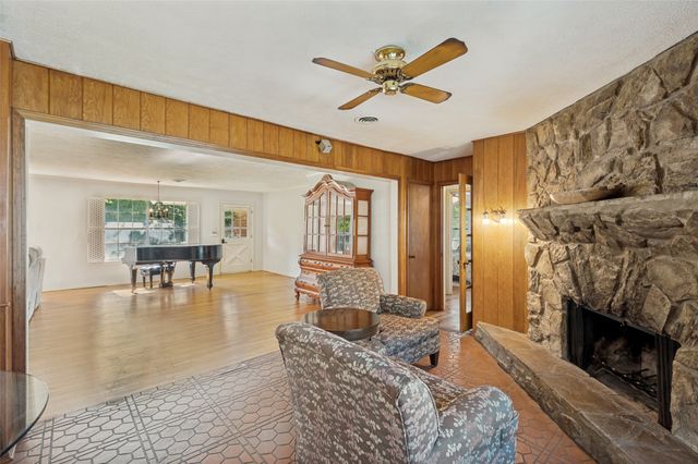 2615 Glenwood Lane, Denton, TX 76209