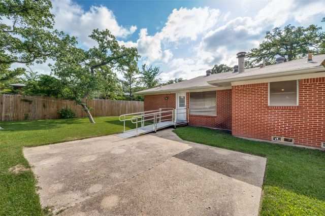 2615 Glenwood Lane, Denton, TX 76209