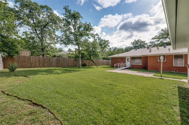 2615 Glenwood Lane, Denton, TX 76209