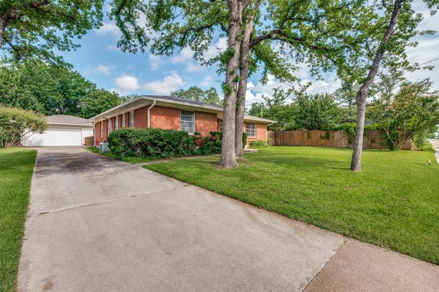 2615 Glenwood Lane, Denton, TX 76209