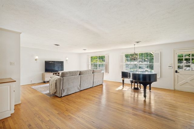 2615 Glenwood Lane, Denton, TX 76209