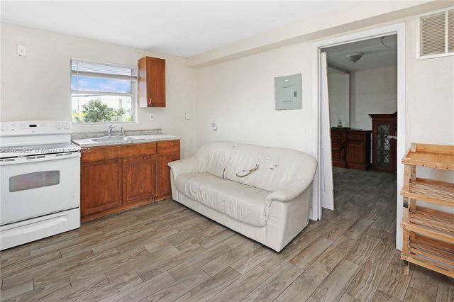 441 NW 12th St, Florida City, FL 33034