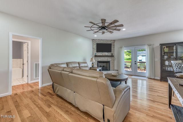 1007 Deerfoot Circle, Rogersville, TN 37857
